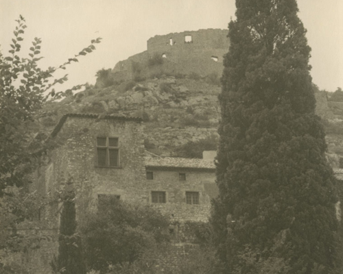 30 790 St Victor la Coste Le vieux village