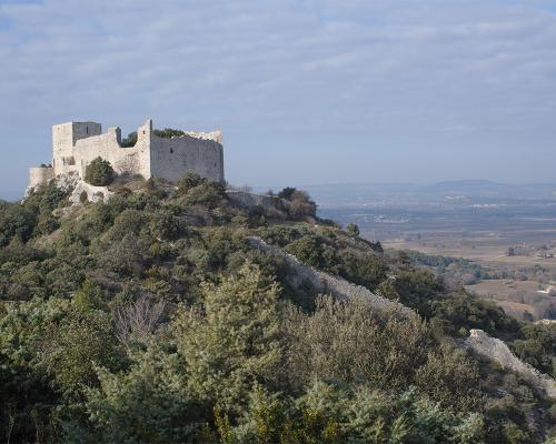 Le Castellas et le rempart