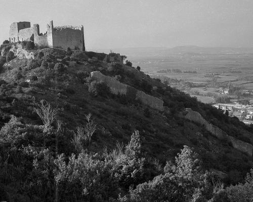 Le Castellas et le rempart